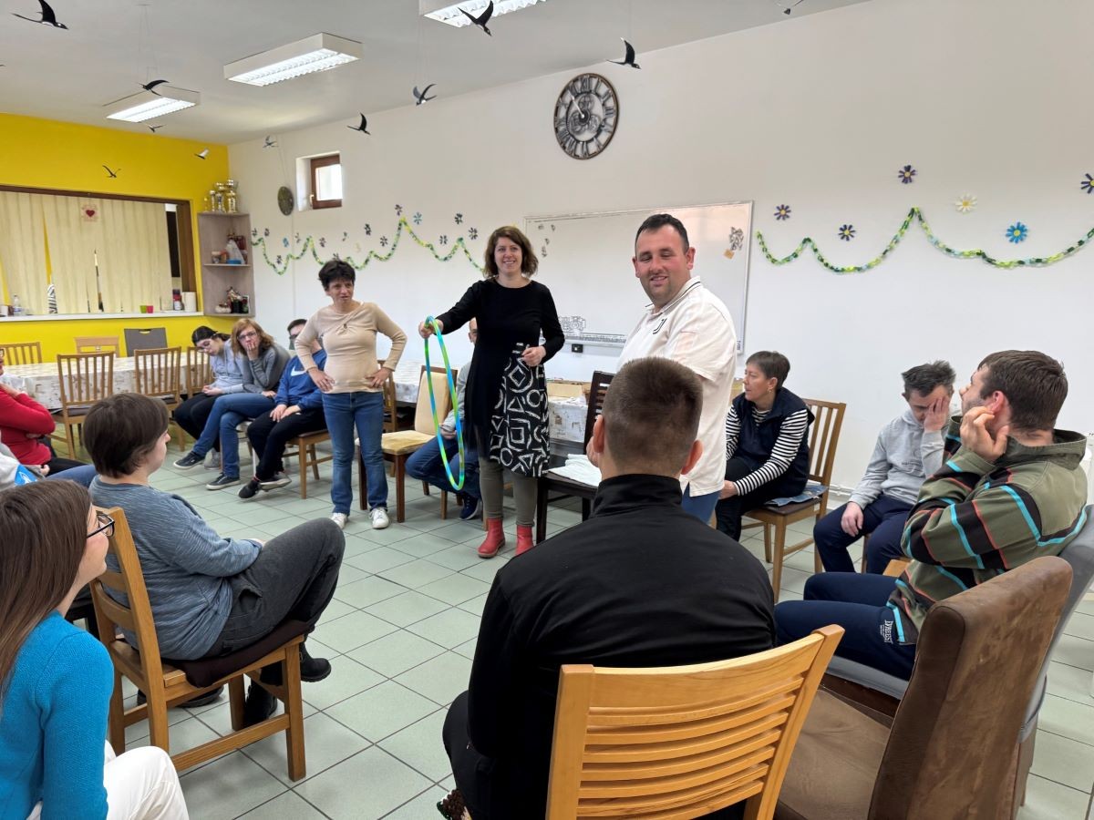 Radionica-za-osobe-s-intelektualnim-teskocama-u-udruzi-Jaglac-Orahovica-1