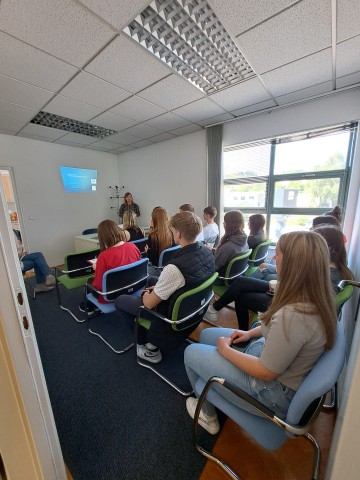 OBITELJSKI CENTAR, PODRUČNU SLUŽBU KRAPINSKO – ZAGORSKU POSJETILI SU UČENICI SREDNJE ŠKOLE KRAPINA