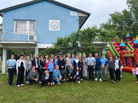 Obiteljski centar Područna služba Brodsko- posavska u suradnji sa Županijskim timom Hrvatskog zavoda za socijalni rad Županijskom službom Brodsko -posavskom povodom obilježavanja Nacionalnog dana udomiteljstva organizirali druženje s udomiteljima i njihovim korisnicima
